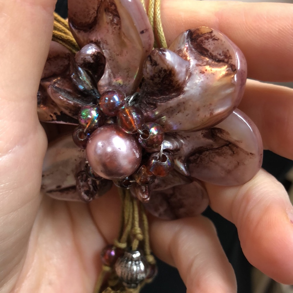 Shell Flower Necklace - Picture 15 of 16